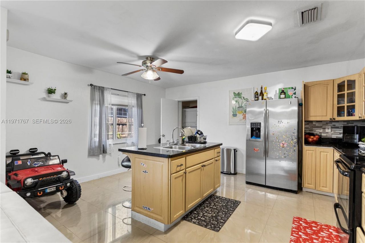 45 NE 186th Ter, Miami, FL 33179 Photo