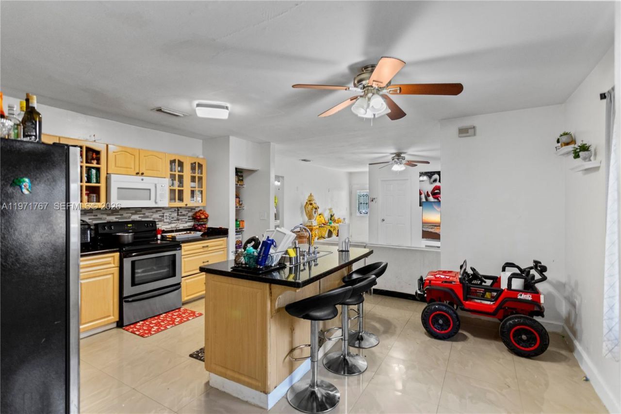 45 NE 186th Ter, Miami, FL 33179 Photo