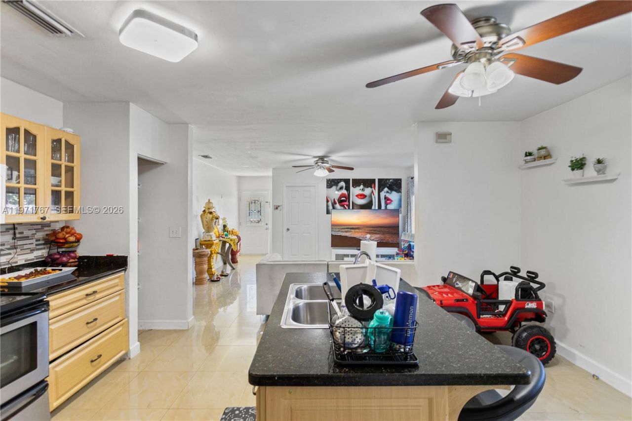 45 NE 186th Ter, Miami, FL 33179 Photo