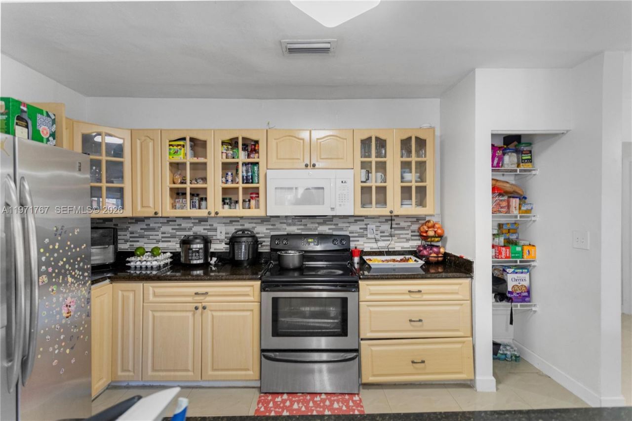 45 NE 186th Ter , Miami, FL 33179 Photo