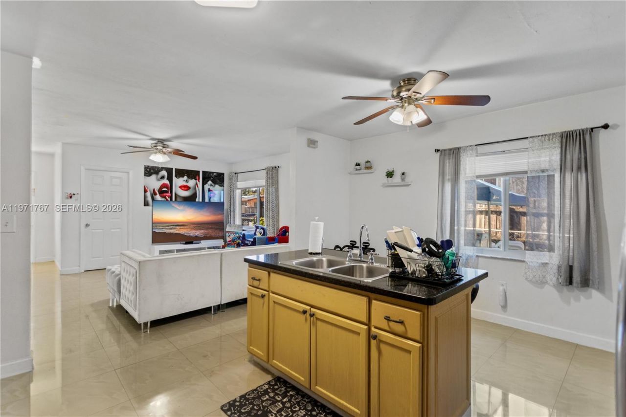 45 NE 186th Ter, Miami, FL 33179 Photo