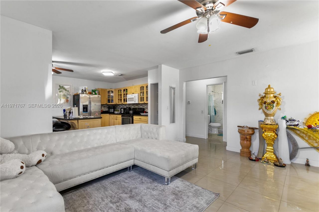 45 NE 186th Ter, Miami, FL 33179 Photo
