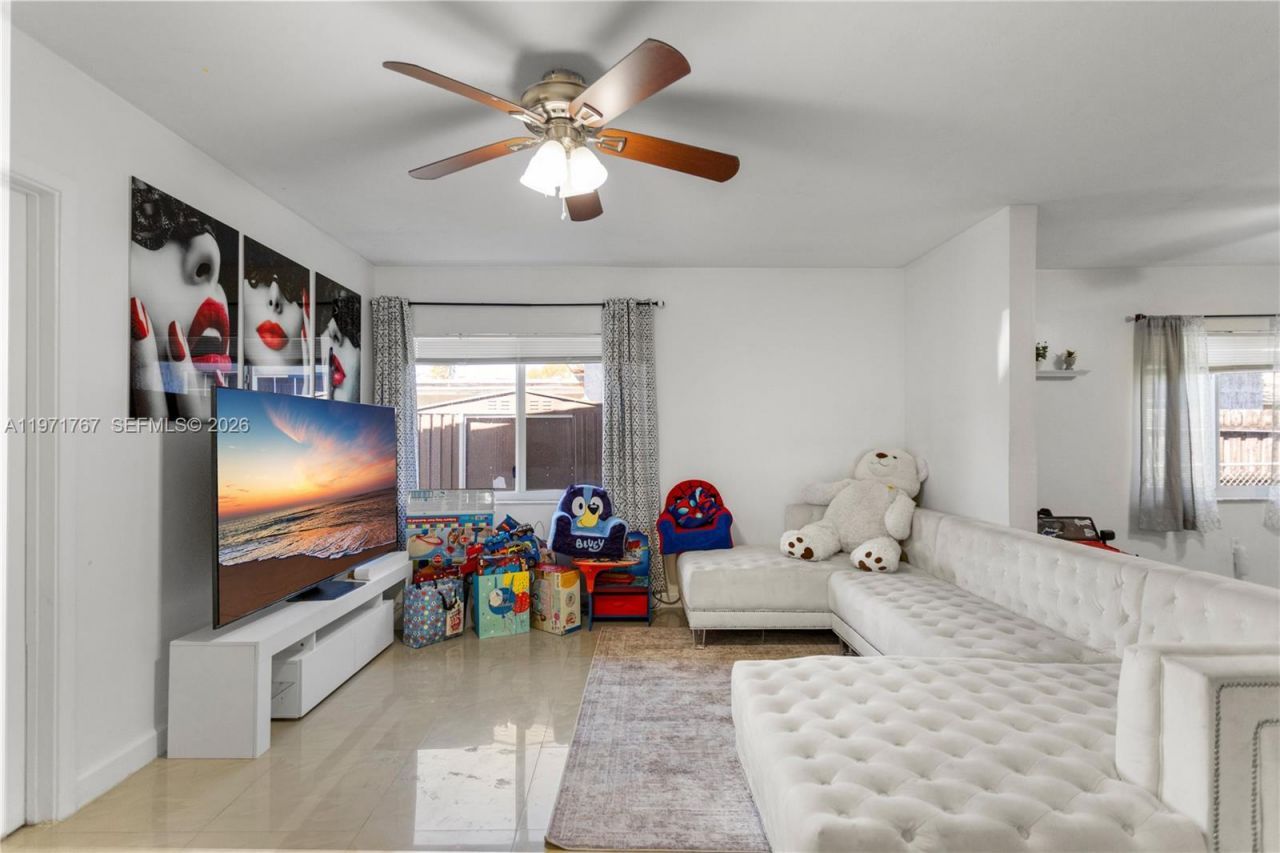 45 NE 186th Ter, Miami, FL 33179 Photo