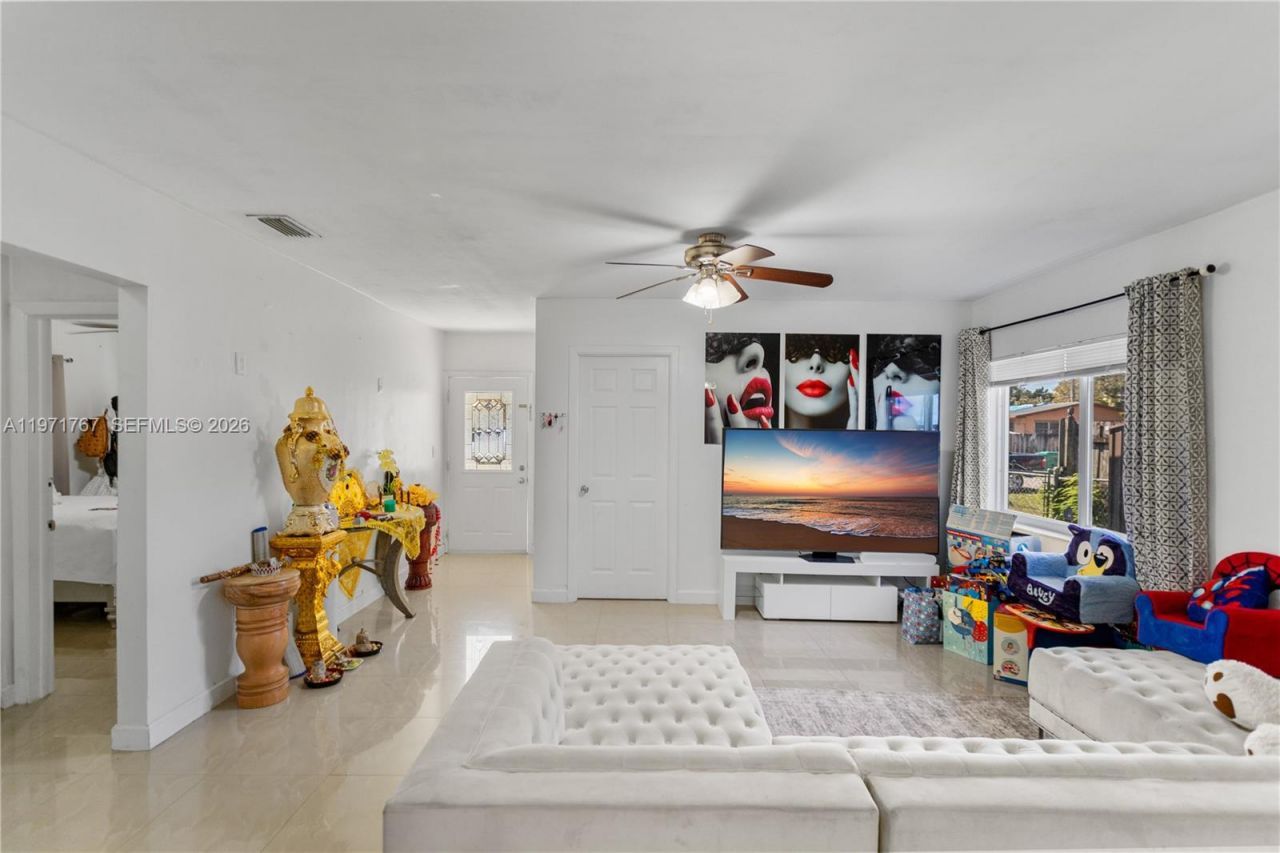 45 NE 186th Ter, Miami, FL 33179 Photo