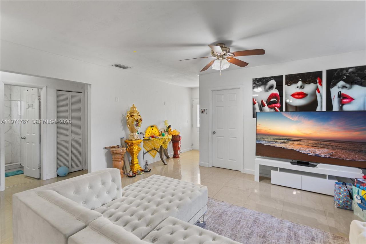 45 NE 186th Ter, Miami, FL 33179 Photo