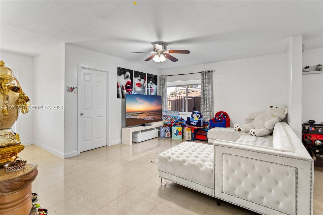 45 NE 186th Ter, Miami, FL 33179 Photo