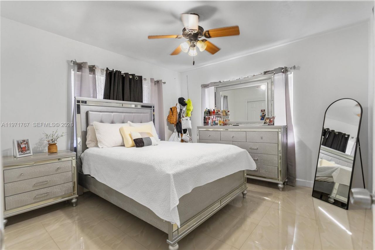 45 NE 186th Ter, Miami, FL 33179 Photo
