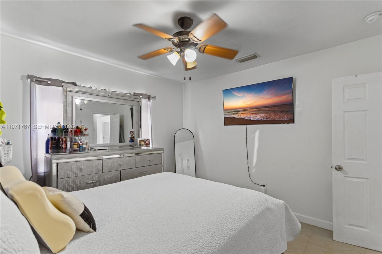 45 NE 186th Ter, Miami, FL 33179 Photo