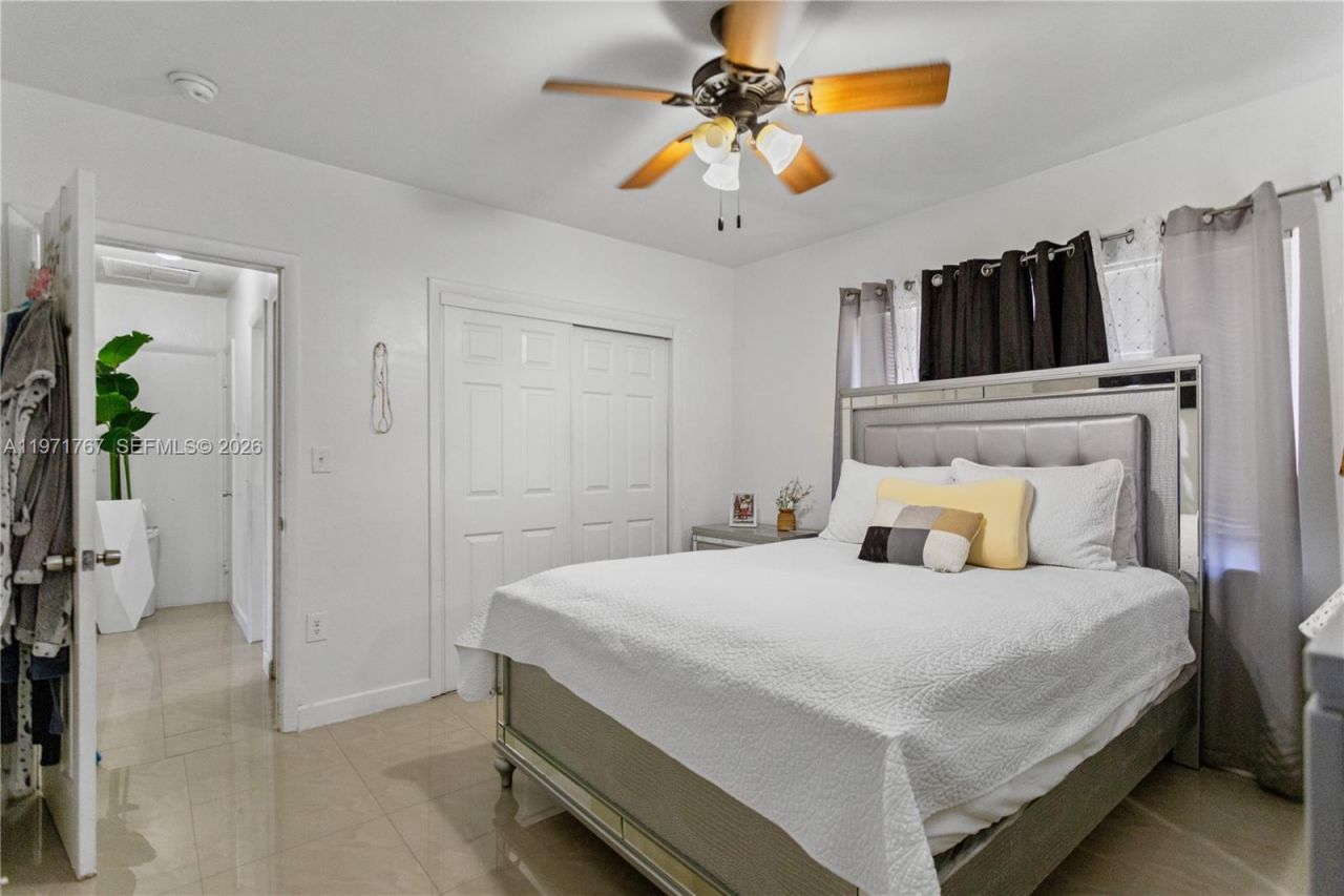 45 NE 186th Ter, Miami, FL 33179 Photo