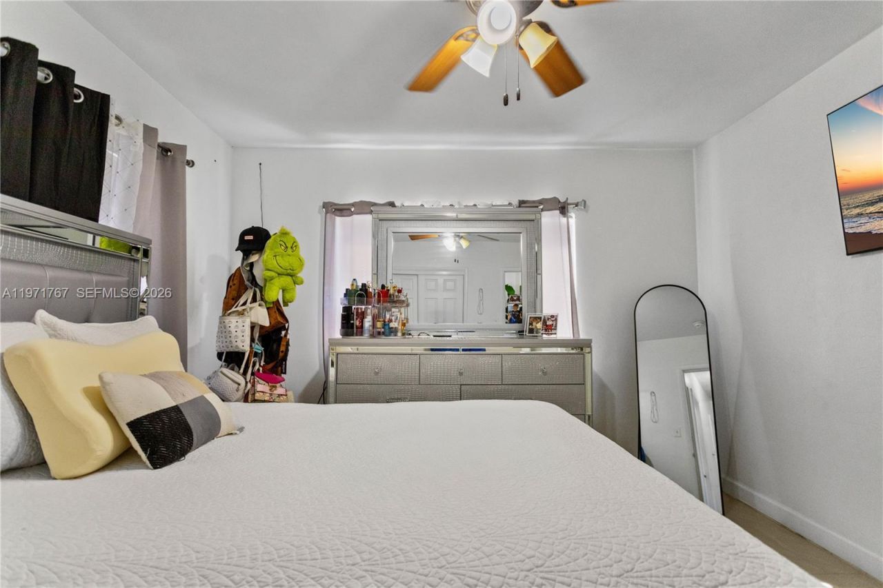 45 NE 186th Ter, Miami, FL 33179 Photo
