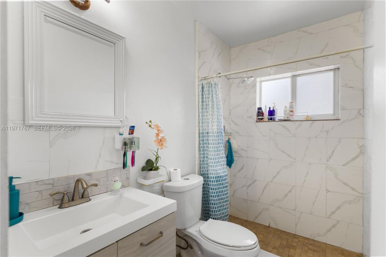 45 NE 186th Ter, Miami, FL 33179 Photo