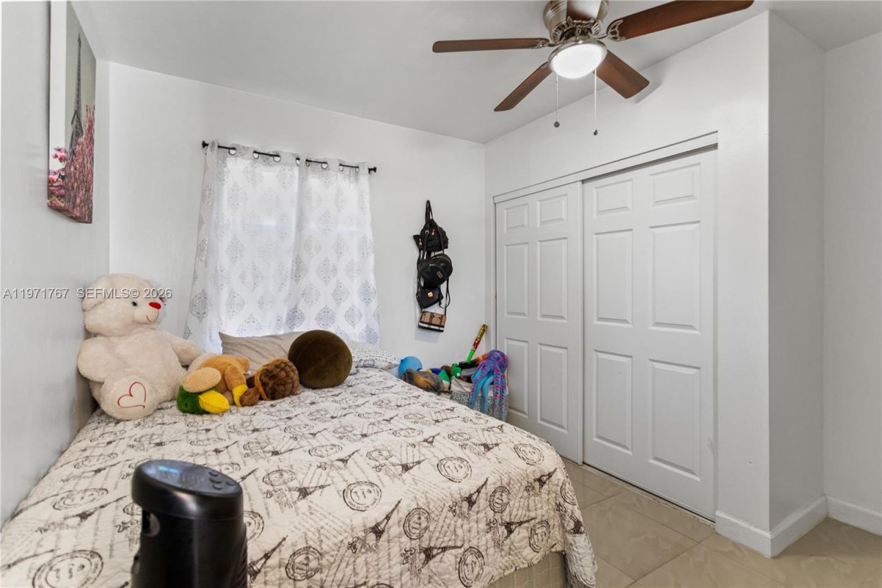 45 NE 186th Ter, Miami, FL 33179 Photo