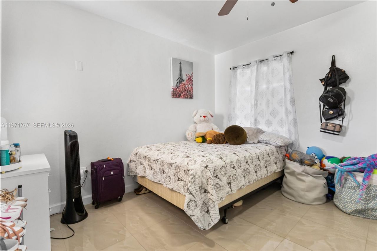 45 NE 186th Ter, Miami, FL 33179 Photo