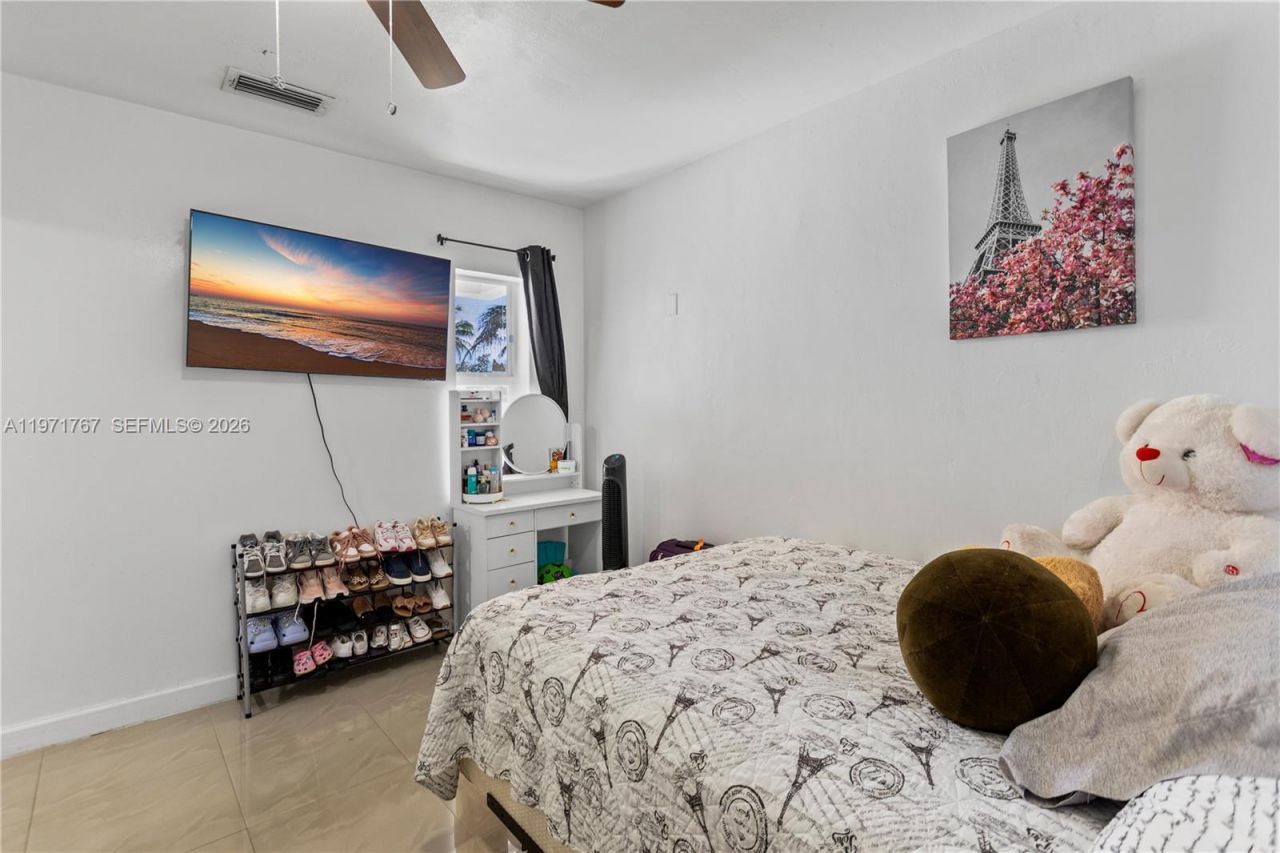 45 NE 186th Ter , Miami, FL 33179 Photo