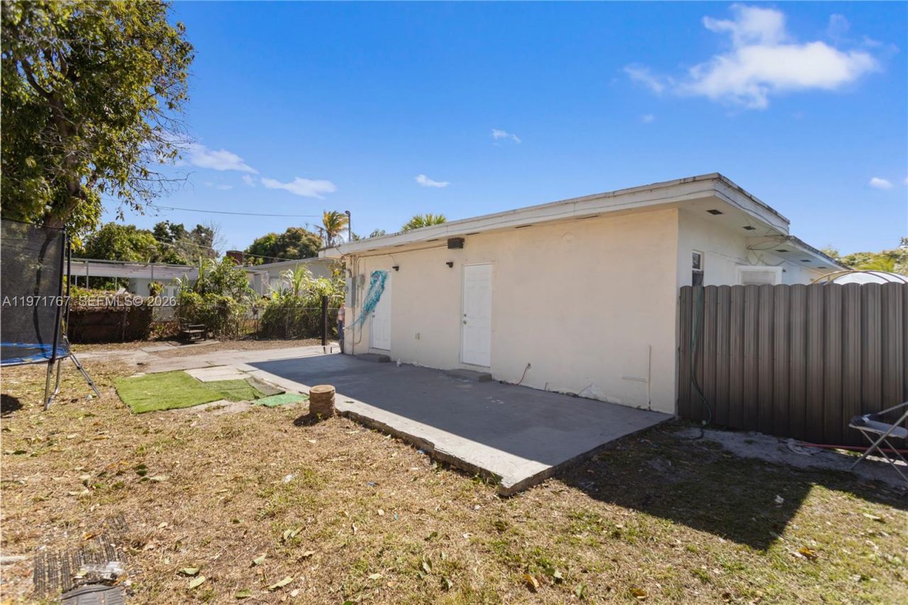45 NE 186th Ter, Miami, FL 33179 Photo