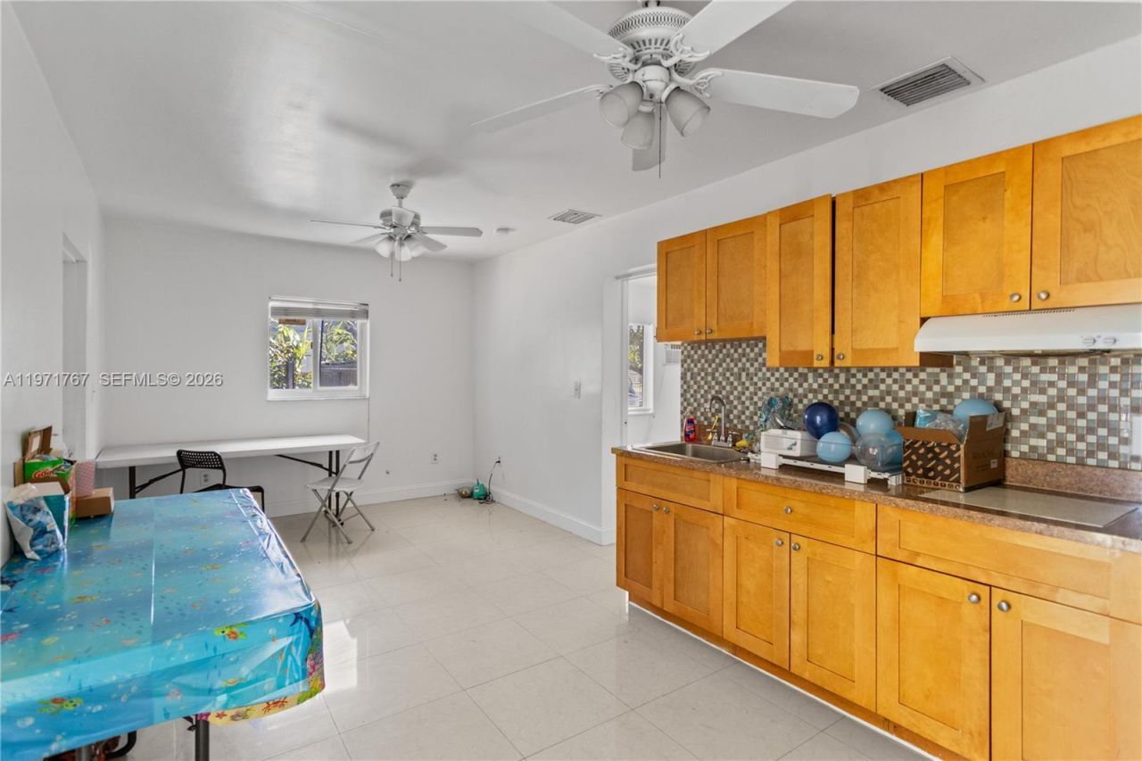 45 NE 186th Ter, Miami, FL 33179 Photo