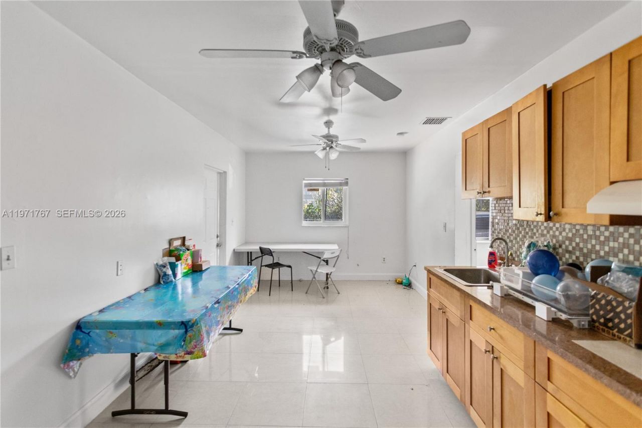 45 NE 186th Ter, Miami, FL 33179 Photo