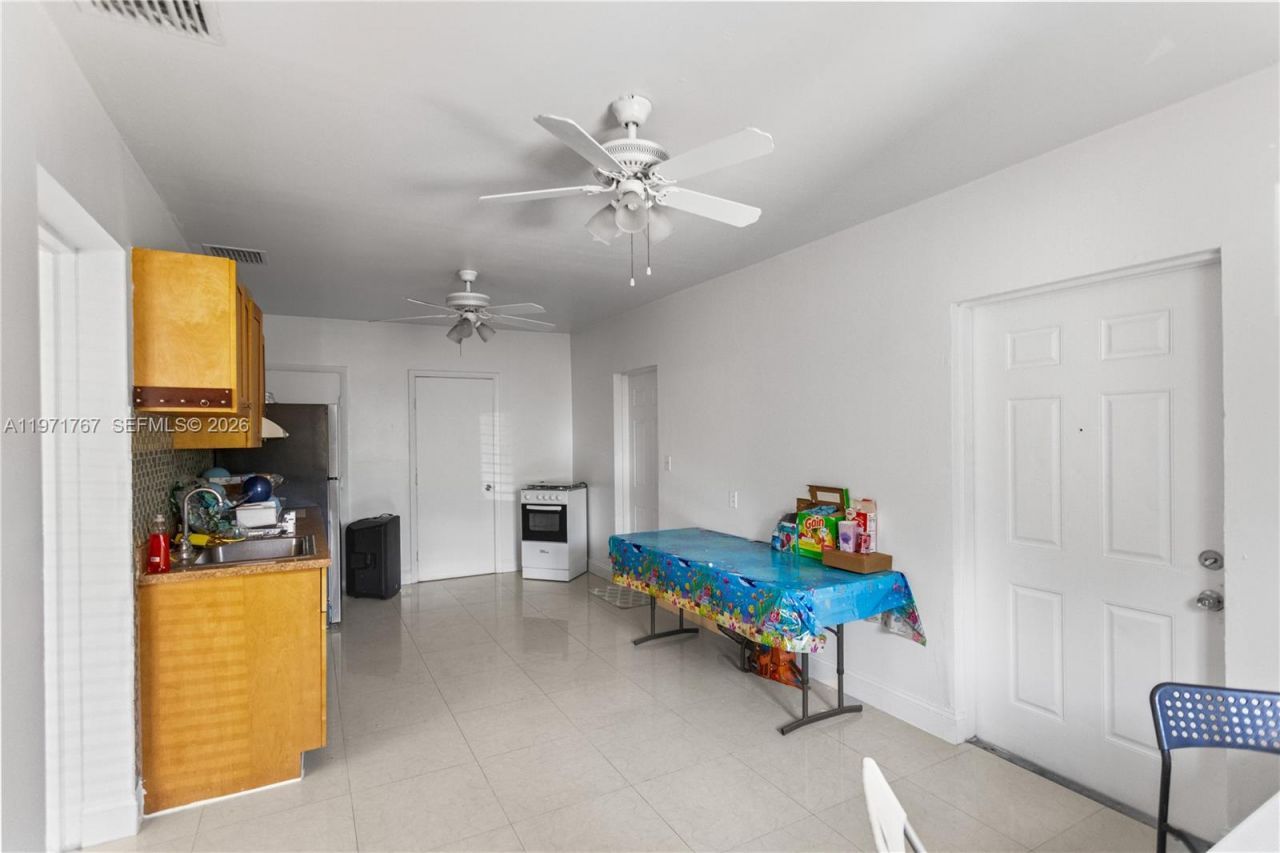 45 NE 186th Ter, Miami, FL 33179 Photo