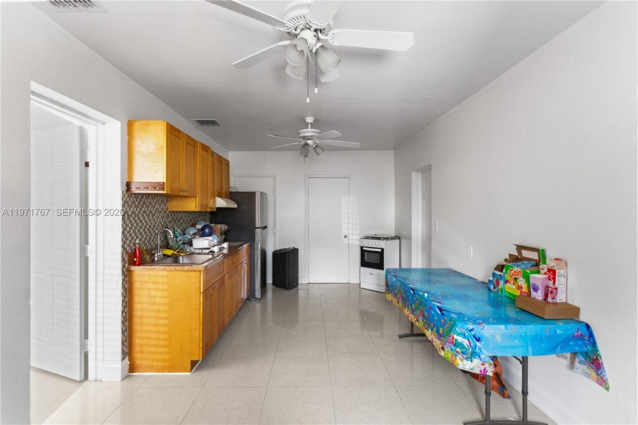 45 NE 186th Ter, Miami, FL 33179 Photo