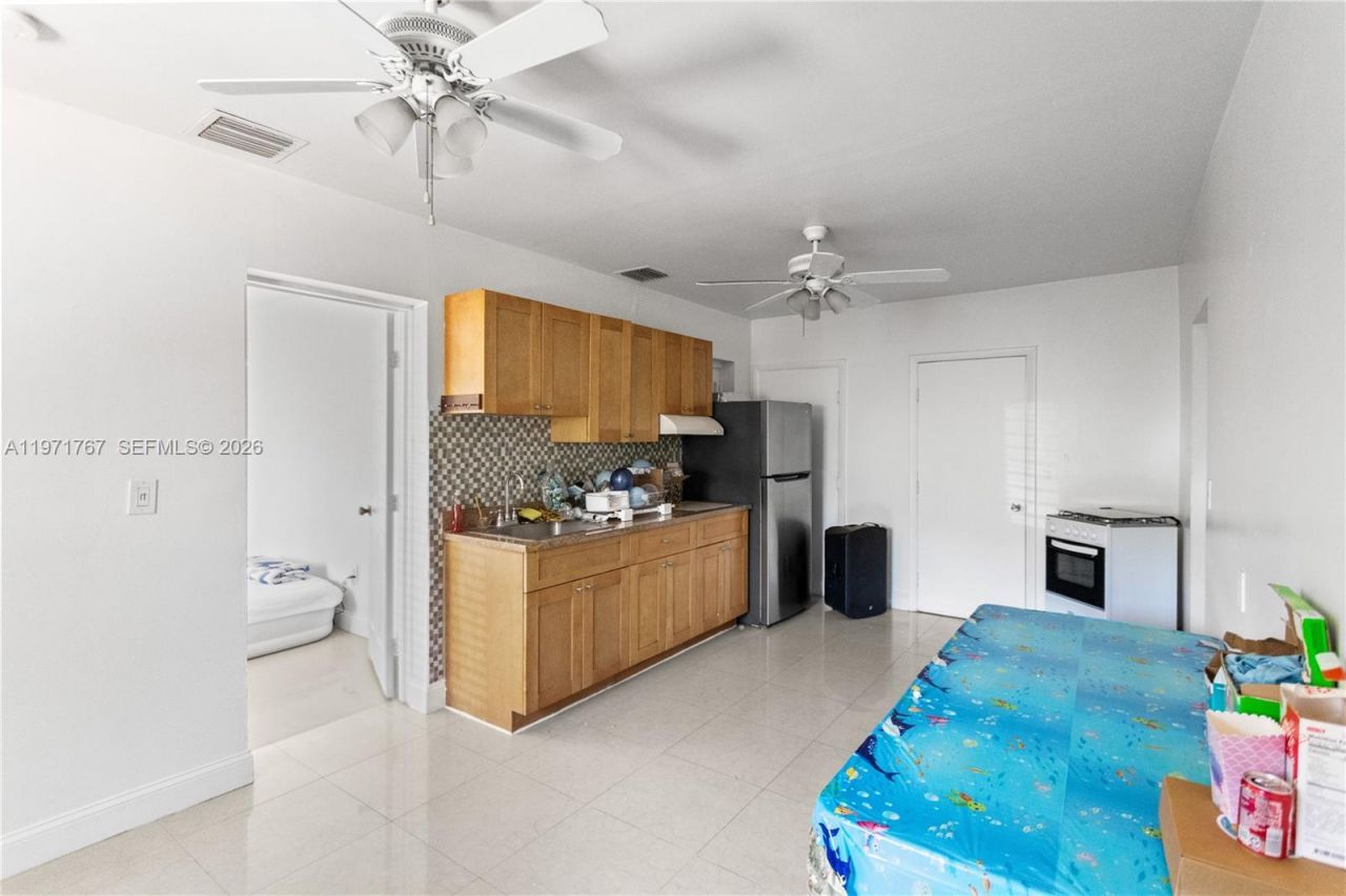 45 NE 186th Ter, Miami, FL 33179 Photo