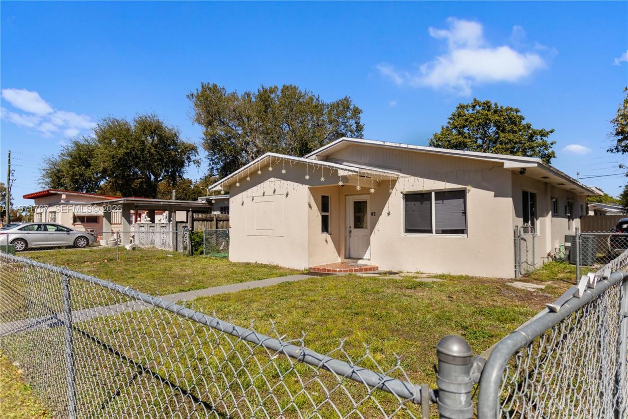 45 NE 186th Ter, Miami, FL 33179 Photo
