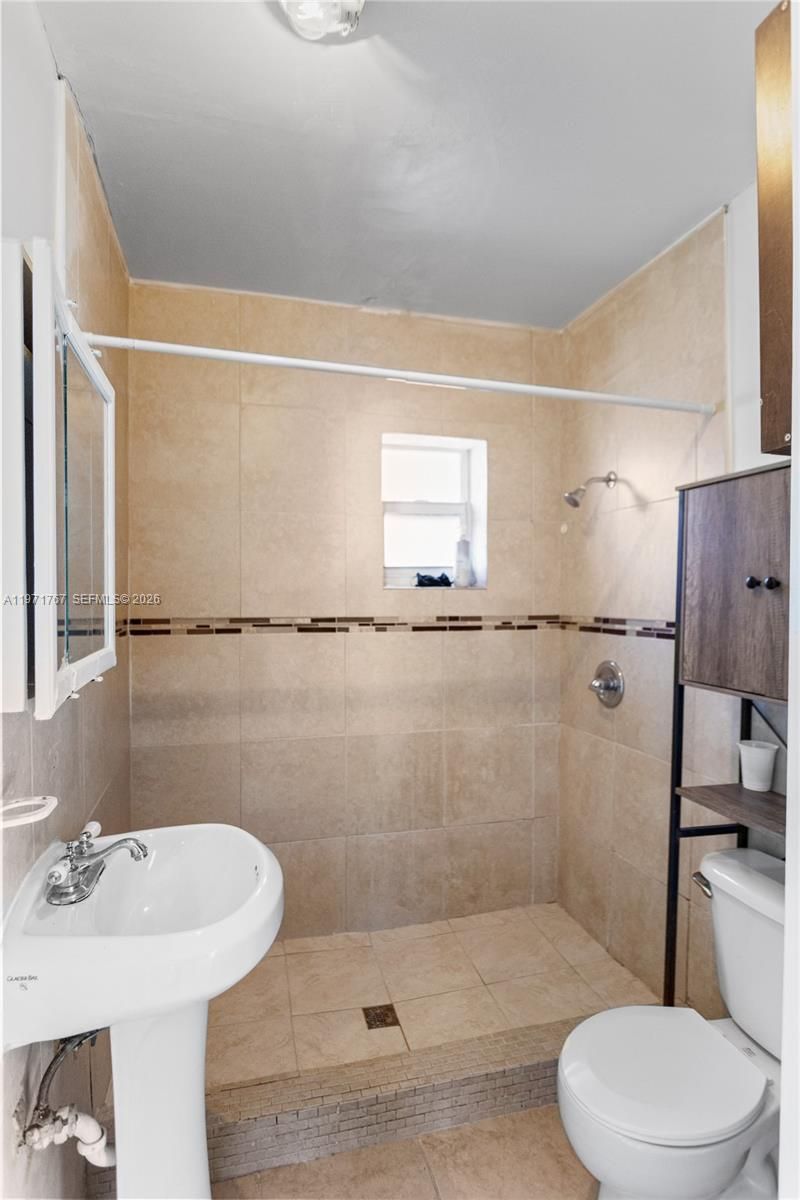 45 NE 186th Ter, Miami, FL 33179 Photo