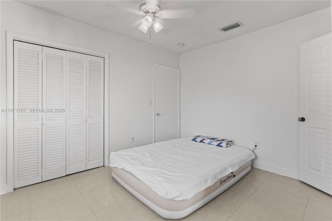 45 NE 186th Ter, Miami, FL 33179 Photo