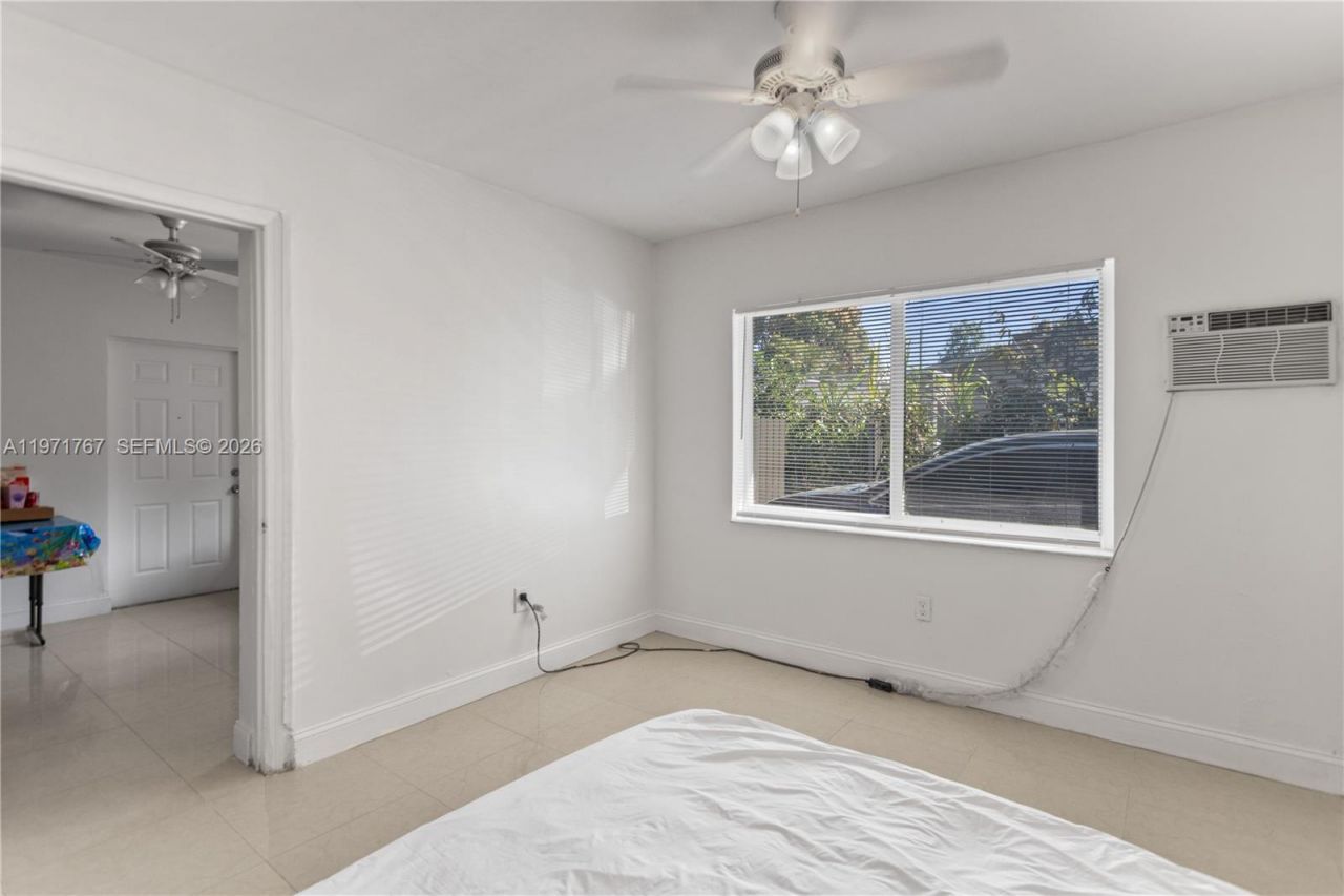 45 NE 186th Ter, Miami, FL 33179 Photo