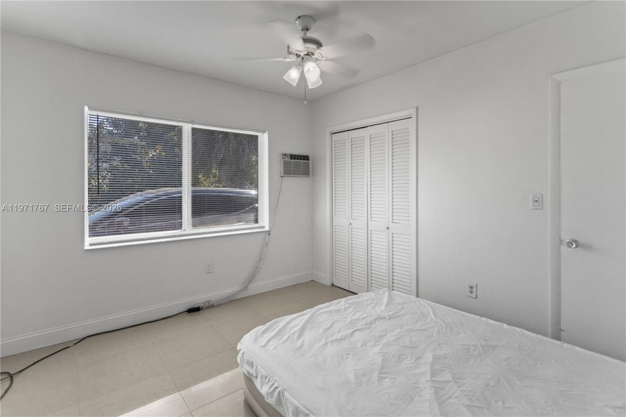 45 NE 186th Ter, Miami, FL 33179 Photo