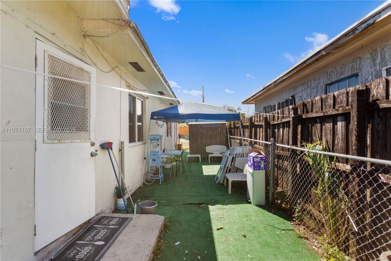 45 NE 186th Ter, Miami, FL 33179 Photo