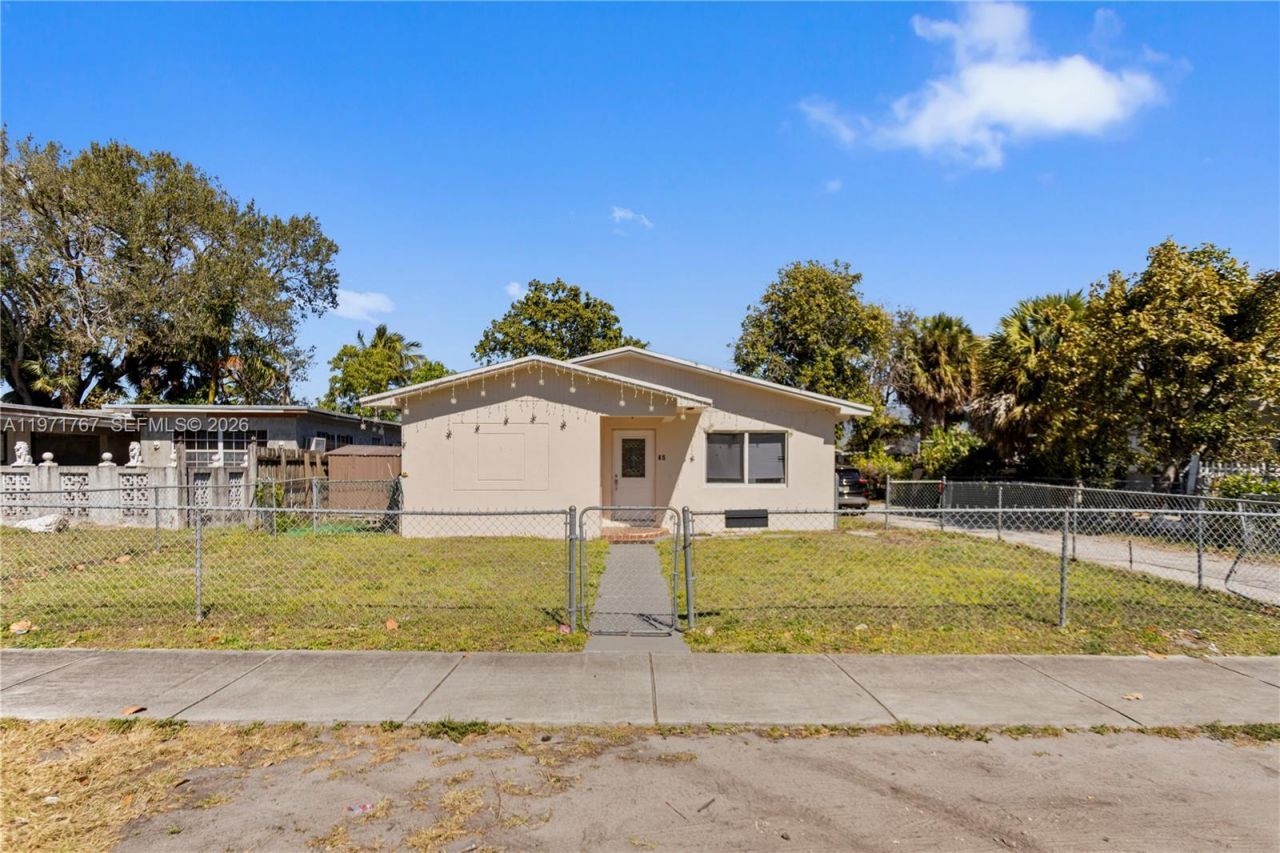 45 NE 186th Ter, Miami, FL 33179 Photo