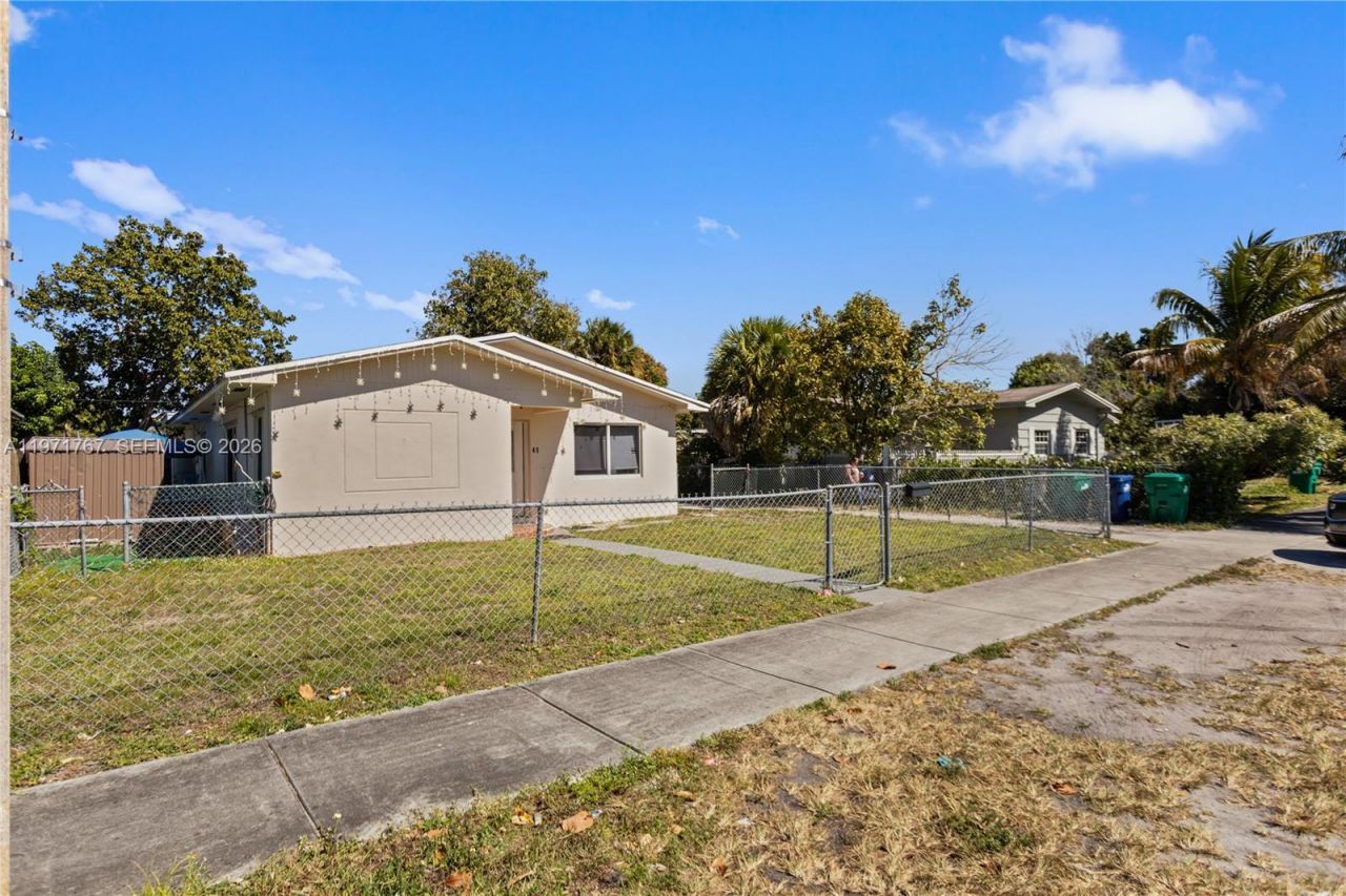 45 NE 186th Ter, Miami, FL 33179 Photo