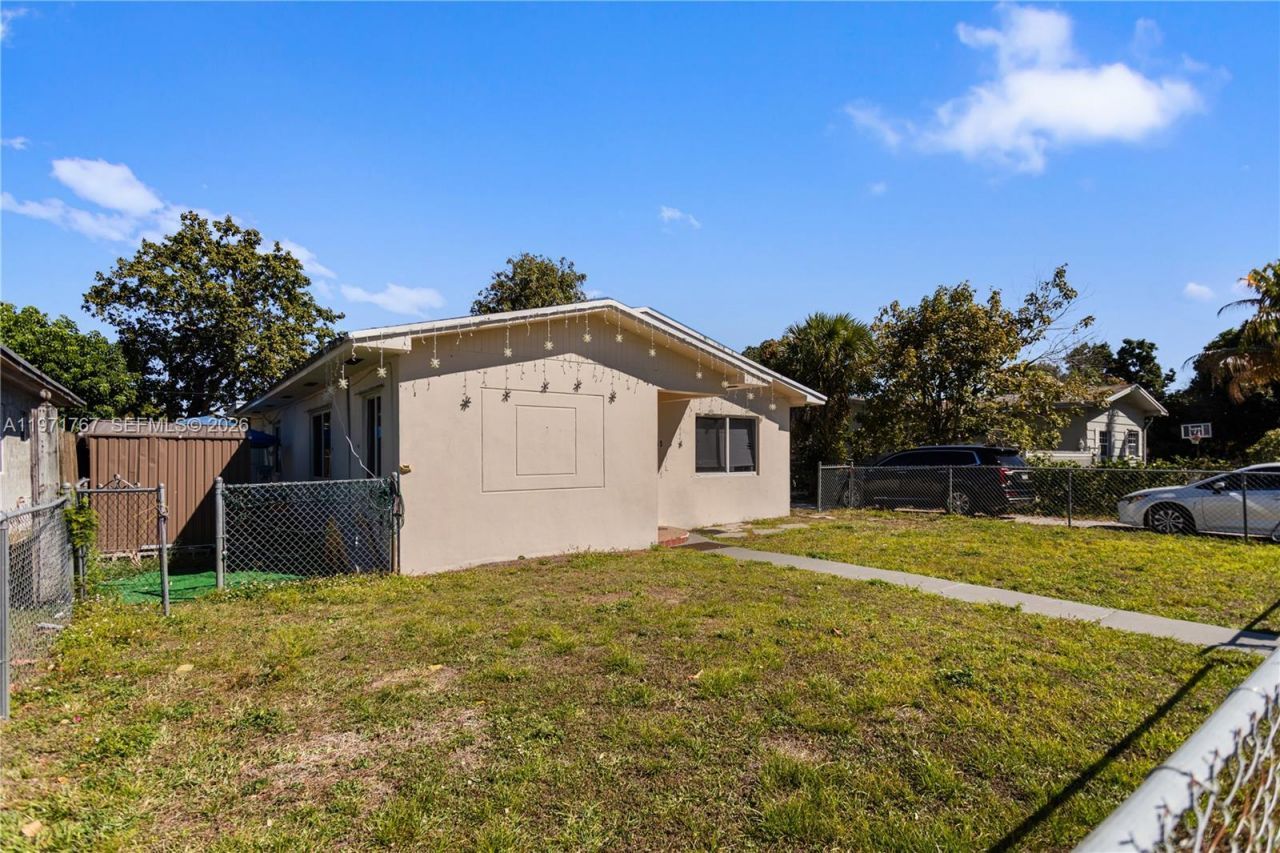 45 NE 186th Ter, Miami, FL 33179 Photo