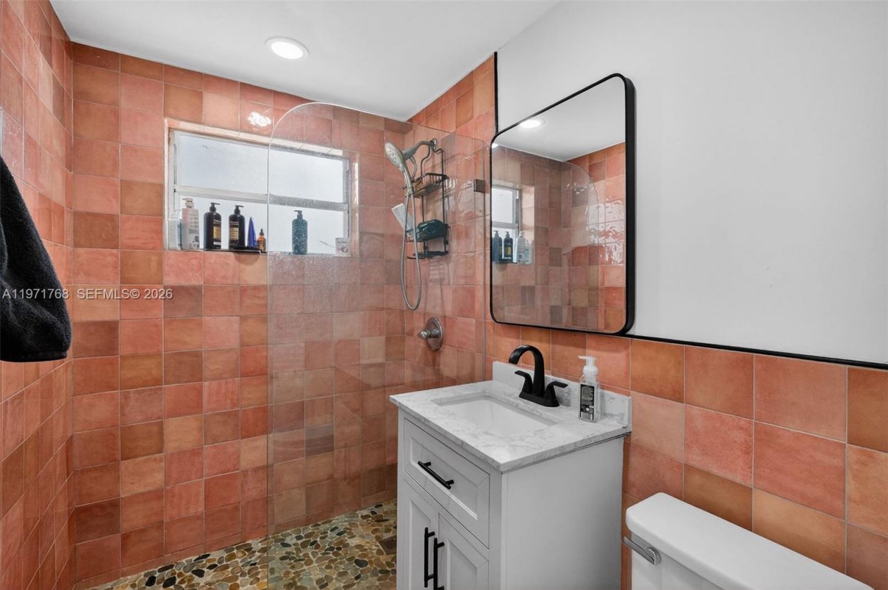 911 Meridian Ave, Unit 106, Miami Beach, FL 33139 Photo