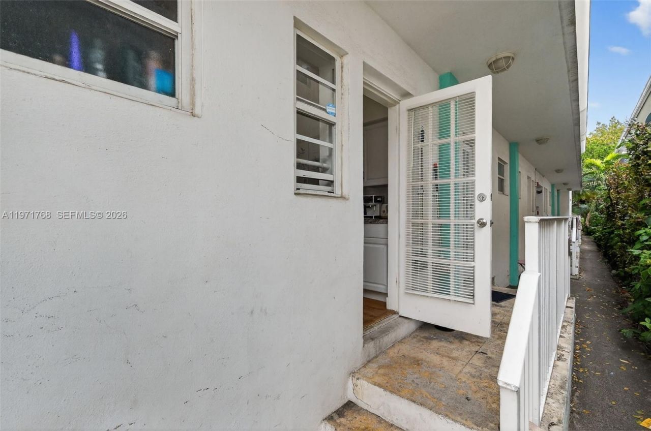 911 Meridian Ave, Unit 106, Miami Beach, FL 33139 Photo