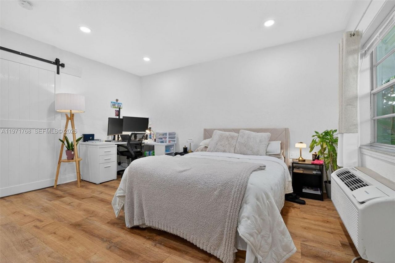 911 Meridian Ave, Unit 106, Miami Beach, FL 33139 Photo