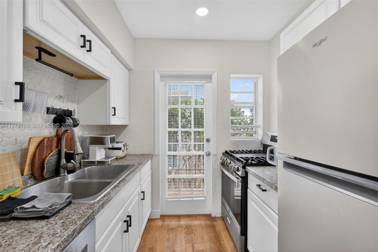 911 Meridian Ave, Unit 106, Miami Beach, FL 33139 Photo