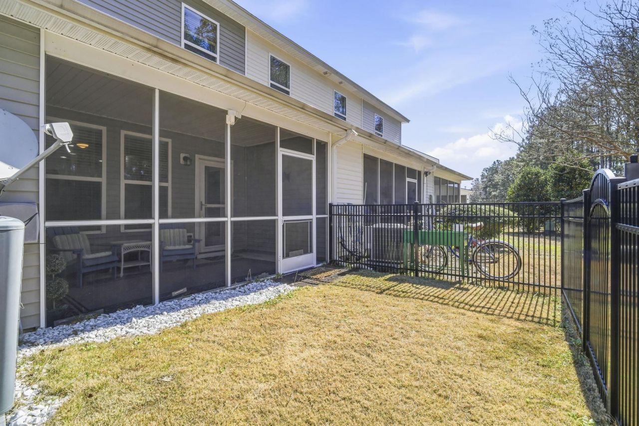 347 Castle Dr. Photo 21