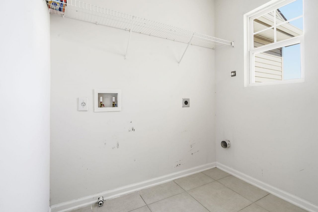 347 Castle Dr. Photo 35