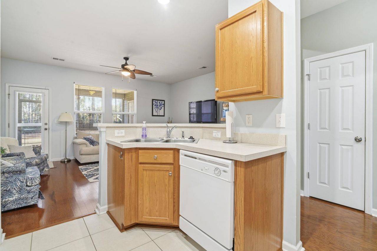 347 Castle Dr. Photo 5