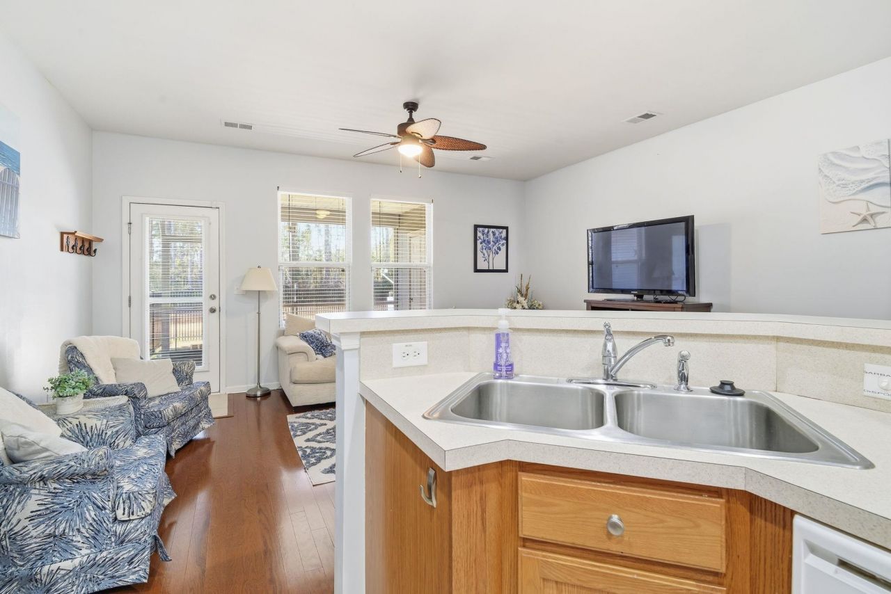 347 Castle Dr. Photo 6