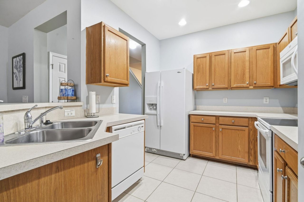 347 Castle Dr. Photo 8