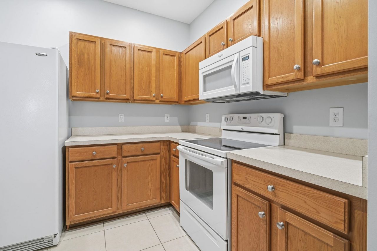 347 Castle Dr. Photo 9