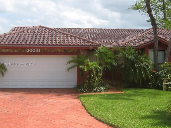 20031 NW 63rd Ave, Hialeah, FL 33015