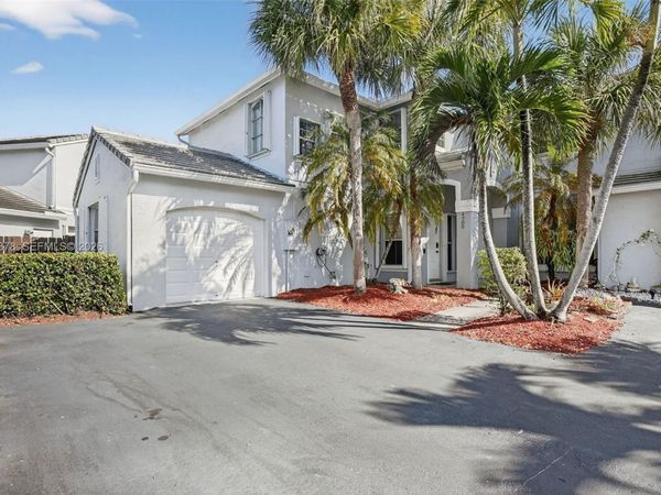 4700 Grapevine Way , Davie, FL 33331