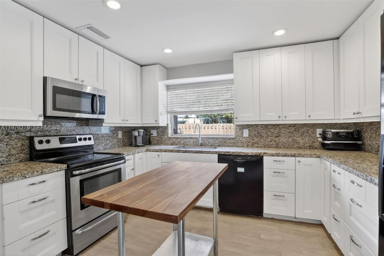 4700 Grapevine Way , Davie, FL 33331 Photo