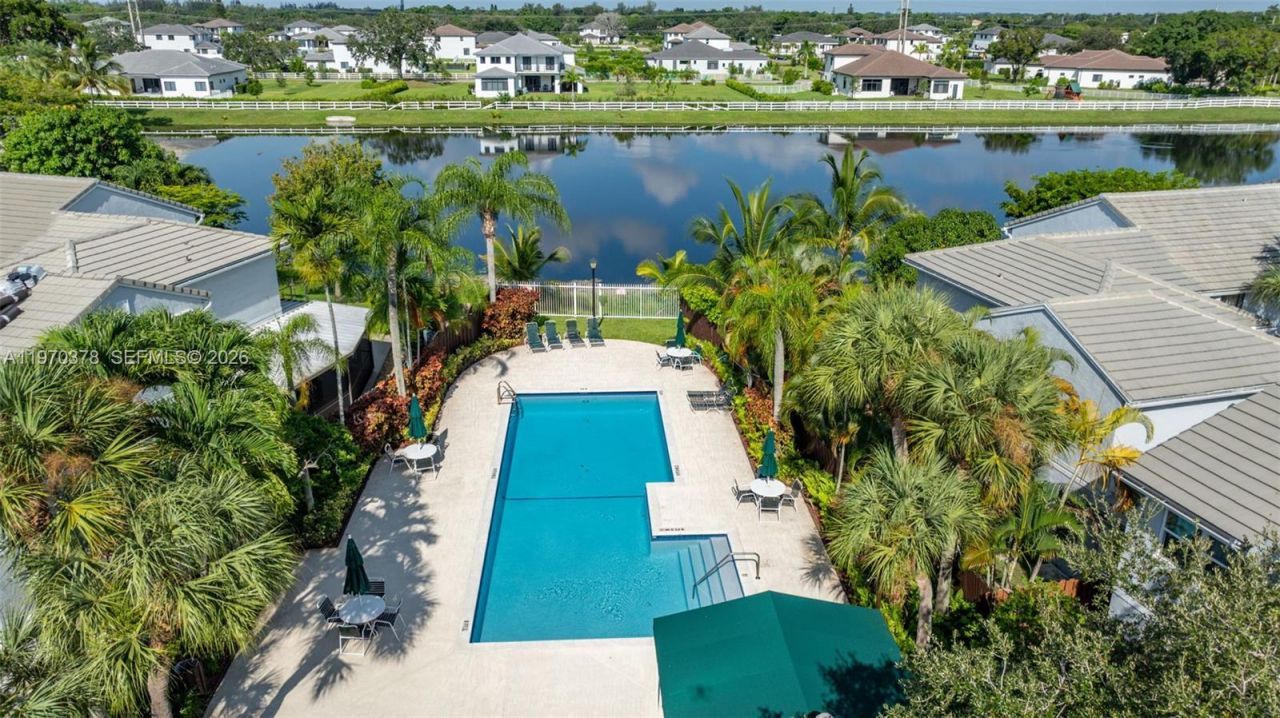 4700 Grapevine Way , Davie, FL 33331 Photo