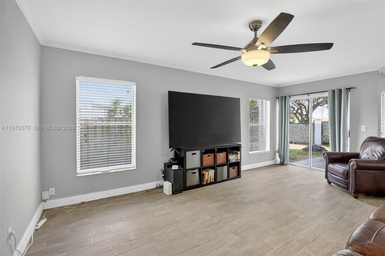 4700 Grapevine Way , Davie, FL 33331 Photo