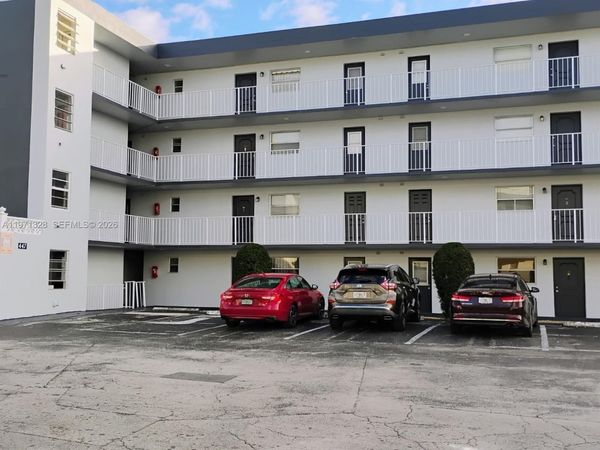 447 NE 195th St, Unit 414, Miami, FL 33179