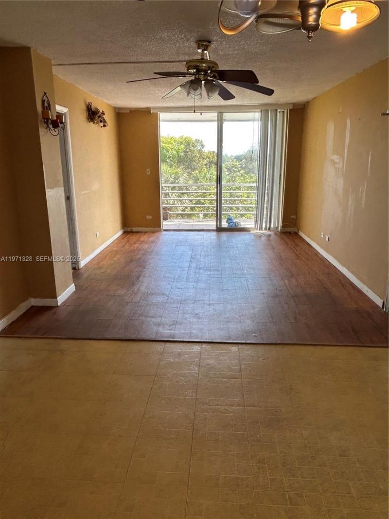 447 NE 195th St, Unit 414, Miami, FL 33179 Photo